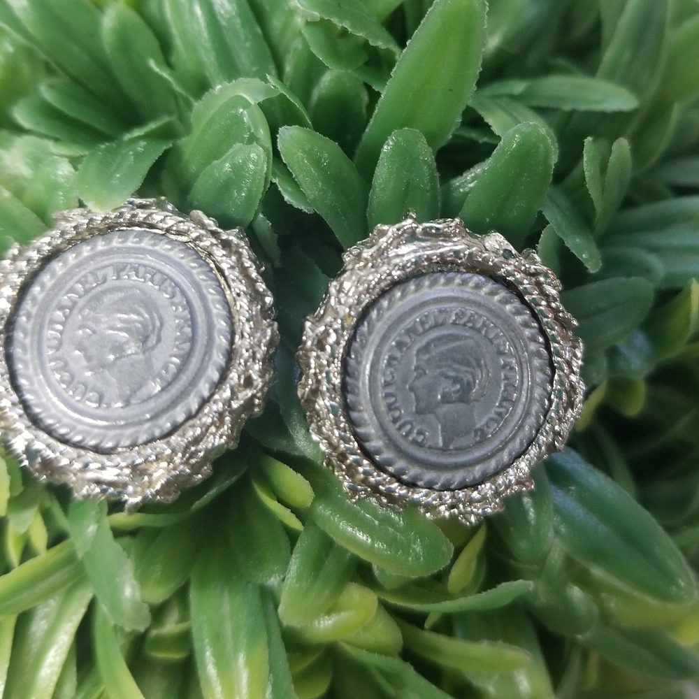 Vintage Fashion Earrings - Picture 9 of 10
